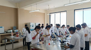 Paramedical laboratory with equipment and students